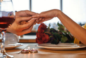 הצעת נישואין במסעדה